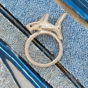 MODCLOTH JAWS SHARK BAIT RING SIZE 7 (2)